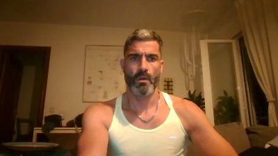 hotreds webcam model stream image