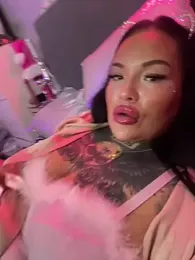 _MelinaCurves_ webcam model stream image