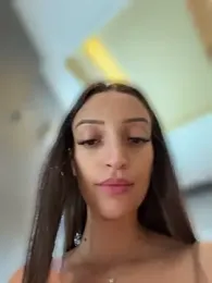 BelleLouiseVp webcam stripchat model stream image