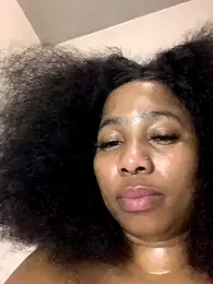 CurvyDesire1 webcam model stream image