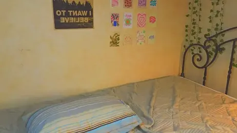 EvaDowe webcam model stream image