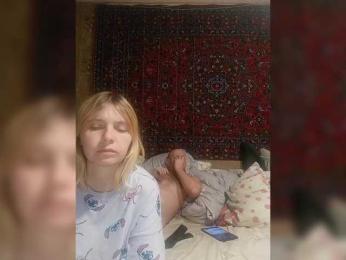 FireGella webcam bongacams model stream image