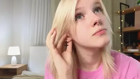 EdlaHewell webcam model stream image