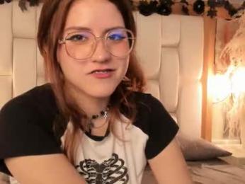 daphne_and_roger webcam model stream image