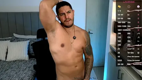 owen-pierces webcam model stream image