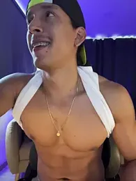 Liam_V webcam model stream image