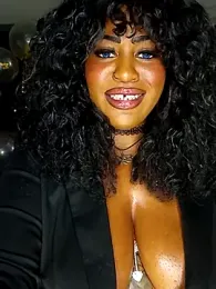 AmazonianMistress webcam stripchat model stream image