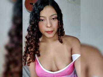 LuluPeach069 webcam model stream image