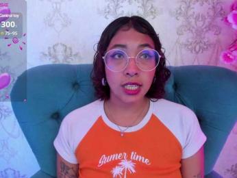 Oliv-Jones webcam model stream image