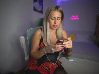 lunaink_ webcam model stream image