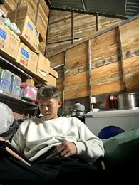 linh21107 webcam model stream image