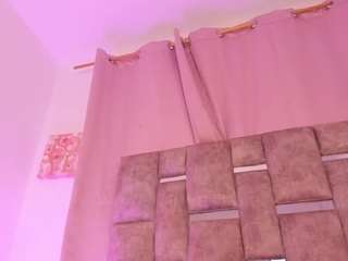 mia-royal webcam model stream image