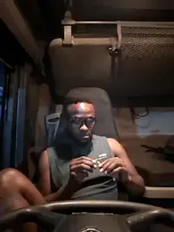 Bull_Gee webcam stripchat model stream image