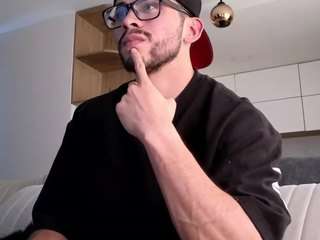 phantom-bigger1 webcam model stream image