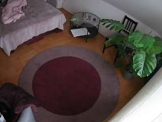 voyeurcam-julmodels-whitebed-5 webcam model stream image
