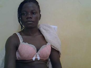 Pretty-doll webcam model stream image