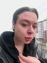 AlishaOfThorns webcam model stream image