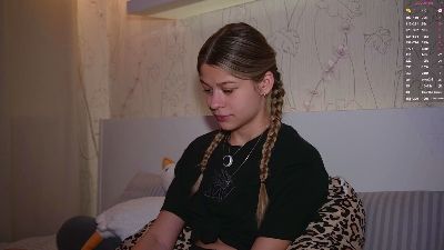 AnneVerity webcam model stream image