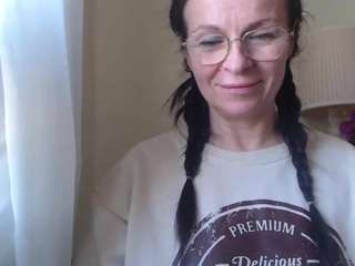 glamhelen webcam model stream image