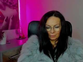 glamhelen webcam model stream image