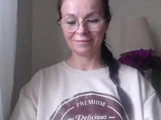 glamhelen webcam model stream image