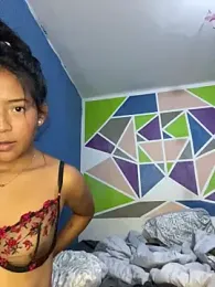 LeahBar webcam model stream image