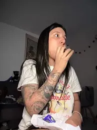 kiaraglam2 webcam model stream image