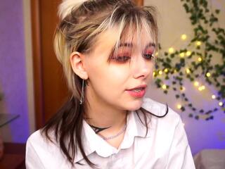 Odelyna Curless webcam model stream image