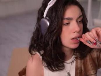 mystica_ webcam model stream image