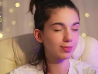 mystica_ webcam model stream image