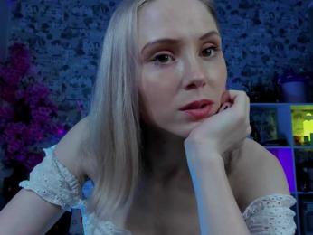 GinaGinaLove webcam model stream image