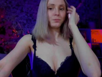 GinaGinaLove webcam model stream image