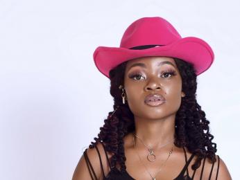 AmaAmivie webcam model stream image