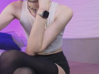 kira_long webcam model stream image