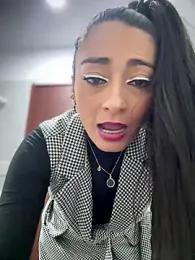 _Bella-Office1 webcam model stream image