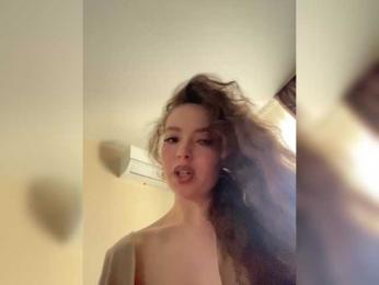 YourLadyyy webcam model stream image