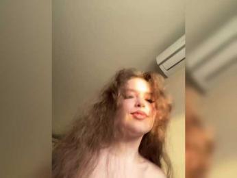 YourLadyyy webcam model stream image