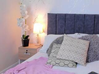 Antonella Cooper webcam model stream image