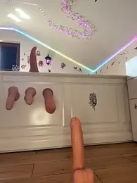 SelenaBee webcam model stream image