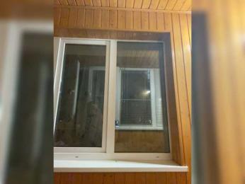 Donut-red webcam model stream image