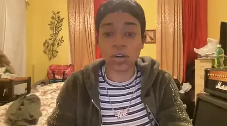 MommyConfident webcam model stream image