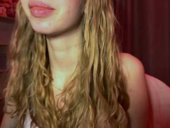 SweetyWhisper webcam model stream image