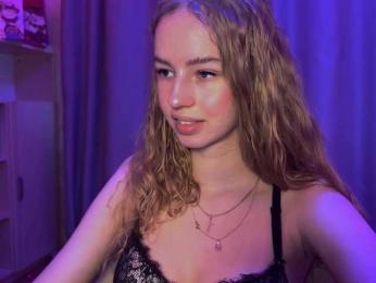 SweetyWhisper webcam model stream image