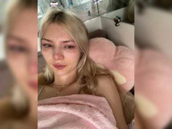 Milanii webcam model stream image