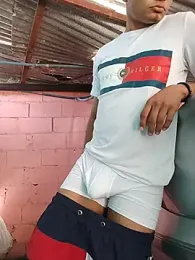 HOTRAINYGOLDEN webcam model stream image