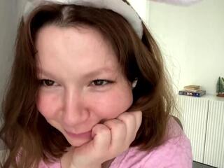 Kira Flourney webcam model stream image