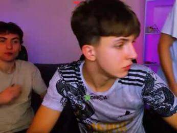 travis_wolf_ webcam model stream image