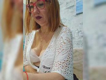 Pink-Lips webcam model stream image