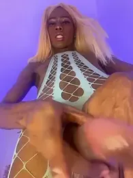 Mara_royal webcam stripchat model stream image