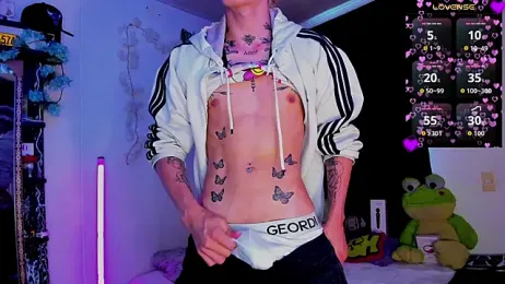 juniior_2311_ webcam model stream image